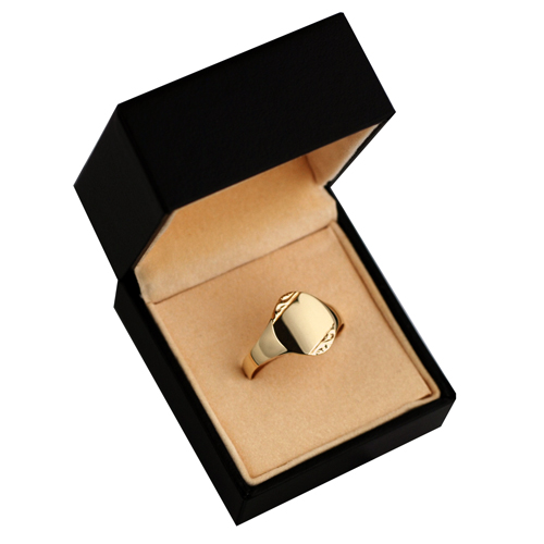 9ct Gold 14x12mm gents engraved oval Signet Ring Sizes R-W - Image 2