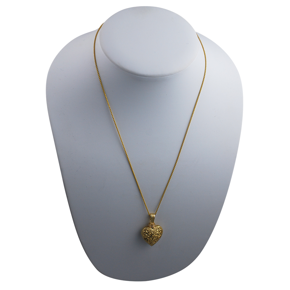9ct Gold 25x22mm handmade Embossed Heart shaped Memorial Locket with a 1.1mm wide spiga Chain 20 inches - Image 3