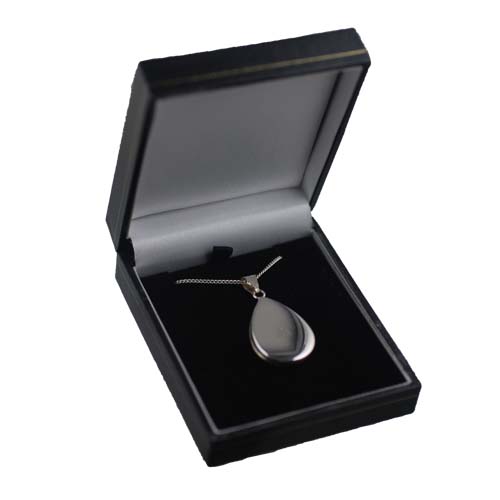 Silver 28x19mm teardrop half hand engraved flat Locket with a 1.3mm wide curb Chain 20 inches - Image 4
