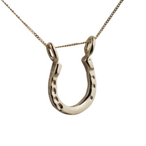 9ct Gold 15x14mm Horseshoe Pendant with a 0.6mm wide curb Chain