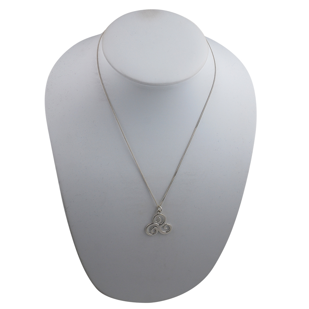 Silver 25mm Trisquel Pendant with a 1.3mm wide curb Chain 18 inches - Image 3