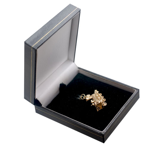 9ct Gold 16x27mm solid Steam Locomotive Pendant or Charm - Image 3