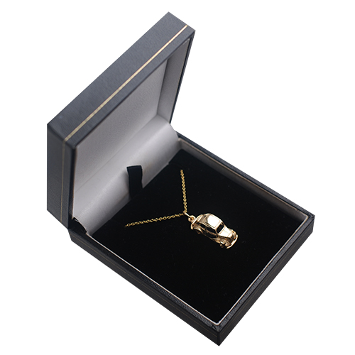 9ct Gold 20x8mm Vintage Car Pendant with a 1.1mm wide cable Chain 18 inches - Image 2