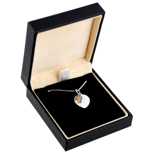 9ct White Gold 14x14mm plain heart Disc Pendant with a 1mm wide curb Chain - Image 3