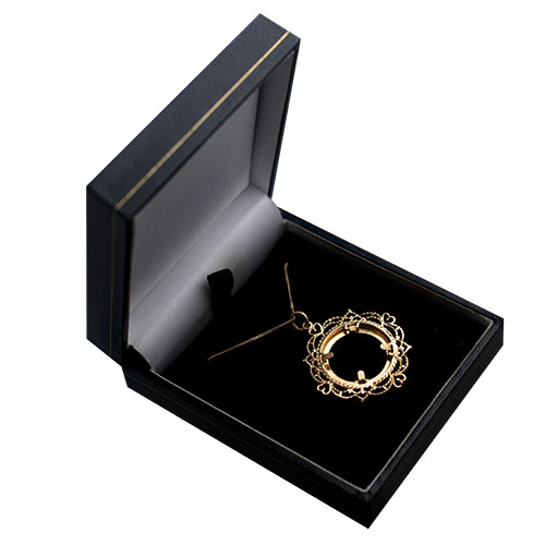 9ct Gold 32mm 1/2 Half Sovereign mount with a diamond cut coin mount holder Pendant with a 0.6mm wide curb Chain 20 inches - Image 3