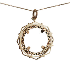 9ct Gold 26mm 1/2 Half Sovereign mount with a diamond cut coin mount holder Pendant with a 0.6mm wide curb Chain
