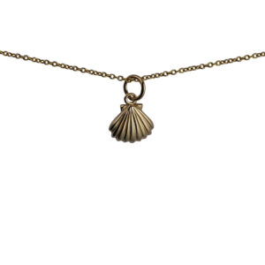 9ct Gold 11x9mm Sea Shell Pendant with a 1.1mm wide cable Chain