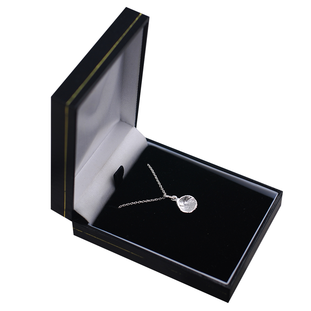 Silver 9x11mm Sea Shell Pendant with a 1mm wide rolo Chain - Image 3
