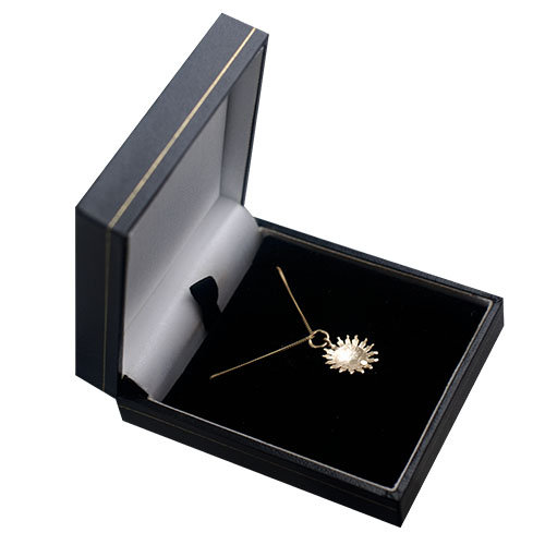 9ct Gold 15mm face of the sun smile Pendant with a 0.6mm wide curb Chain 18 inches - Image 3