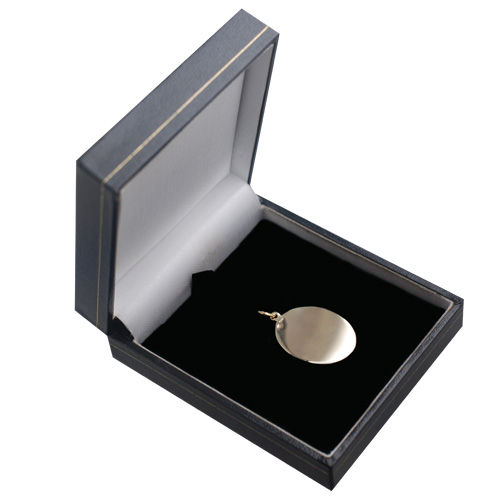 9ct Gold 26x21mm diamond cut edge oval Disc Pendant - Image 3
