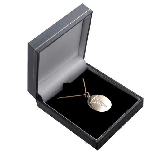 18ct Gold 26x21mm oval hand engraved medical alarm symbol Disc Pendant with a 0.9mm wide spiga Chain 20 inches - Image 2