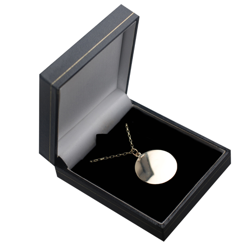 9ct Gold 26mm diamond cut edge round Disc Pendant with a 1.4mm wide belcher Chain - Image 3