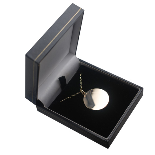 9ct Gold 26mm round hand engraved medical alarm symbol Disc Pendant with a 1.4mm wide belcher Chain - Image 3