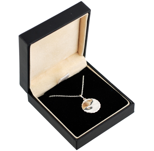 Silver 16mm round Our Lady of Sorrows with Fancy edge Pendant with a 1mm wide rolo Chain 18 inches - Image 3