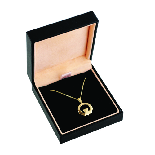 9ct Gold 20x15mm plain Claddagh Pendant with a 0.6mm wide curb Chain - Image 3