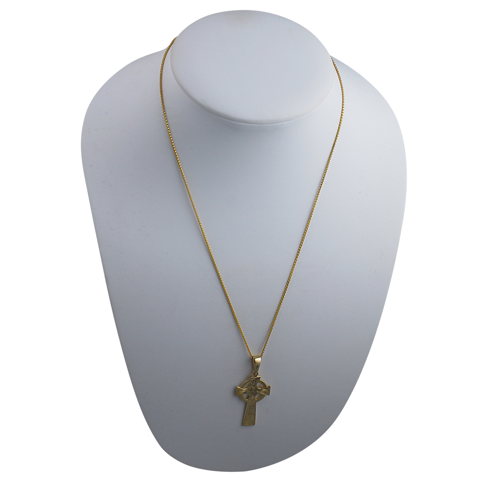 9ct Gold 45x20mm hand engraved knot pattern Celtic Cross on a bail loop with a 1.1mm wide spiga Chain - Image 3