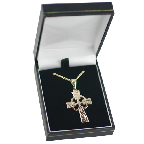 9ct Gold 35x24mm hand engraved Celtic Cross on a bail loop with a 1.8mm wide curb Chain 18 inches - Image 3